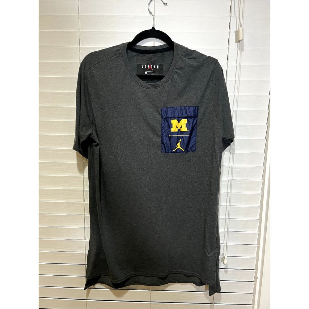 Jordan Brand Michigan Wolverines Mens Large Charcoal Grey Pocket T-Shirt NCAA